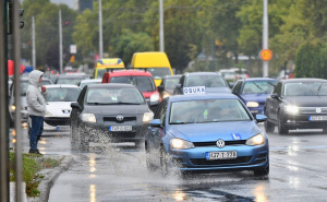 Vozači, oprez: Kolovoz mokar, upozorenje na jak vjetar
