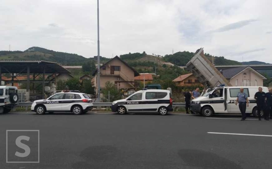 Policija traga za vozačem: Ignorisao njihove naredbe i pobjegao, pronađen automobil