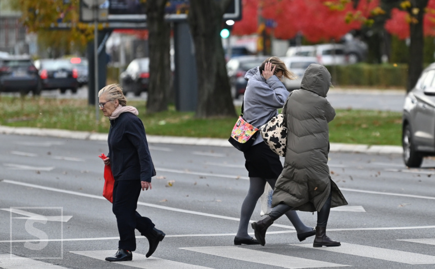 Narandžasti alarm: Kad vjetar odluči igrati glavnu ulogu u Sarajevu, hodanje postaje avantura