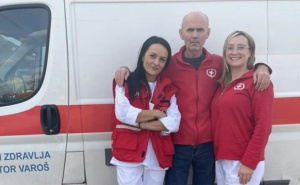 "Začuo se bebin plač": Herojska reakcija ekipe Hitne pomoći, porodili majku u sanitetskom vozilu