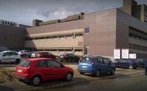 Oglasio se UKC Banja Luka o ženi iz Zvornika koju je sinoć napao sin, izgubila je 3 litra krvi