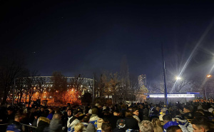Zastave BiH se vijore ispred kultnog "Ernst Happela": Navijači reprezentacije stigli ispred stadiona