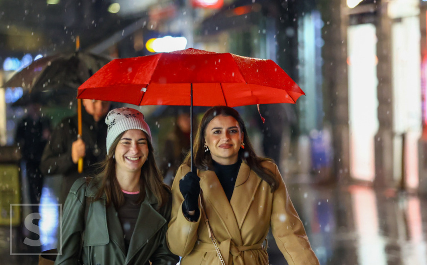 Pada prvi snijeg u Sarajevu: Prošetajte s nama ulicama grada