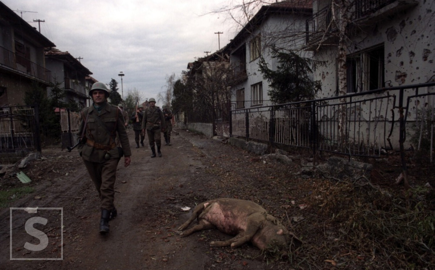 Boris Dežulović ušao je 1991. u okupirani Vukovar: Ti šuti i ne pričaj s nikim. Gledaj i povraćaj...