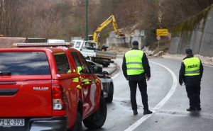 Opasni uslovi na putevima: Magla smanjuje vidljivost, prijavljeni odroni