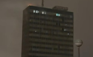 Širi se misteriozna snimka početka požara zgrade Vjesnika: "Ko je s baterijama hodao po stubištu?"