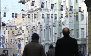 Grad koji voli svoju državu: Sarajevo okićeno zastavama povodom Dana državnosti BiH