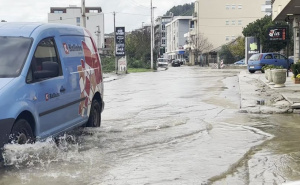 Poplavilo jedno od omiljenih ljetovališta bh. građana: Kiša neprestano pada, voda ušla u kuće