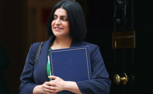 Velika Britanija uvodi drastične promjene: Neki migranti će čekati 20 godina trajni boravak