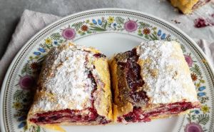 Recept za savršen kolač sa šumskim voćem: Idealna poslastica uz čaj ili kafu