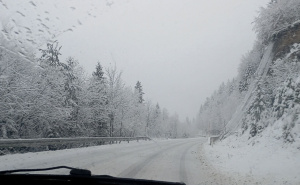 Upozorenje vozačima: Snijeg stvara probleme u saobraćaju, pogledajte stanje na cestama širom BiH