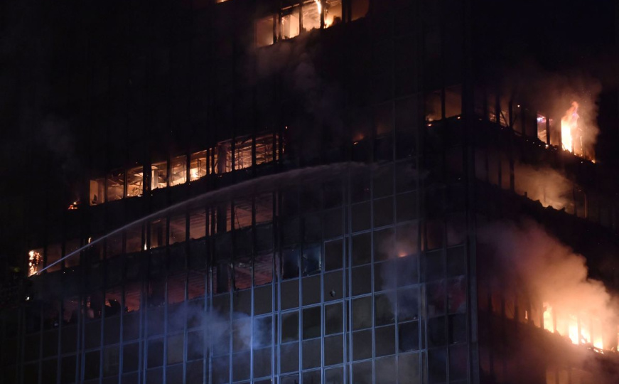 Određen pritvor dvojici 18-godišnjaka zbog sumnje da su zapalili Vjesnikov neboder