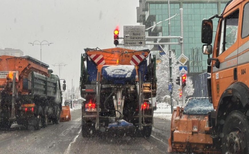 Na terenu 36 vozila i 90 radnika: Radnici "Rada" čiste sarajevske ulice, objavili koji su prioriteti