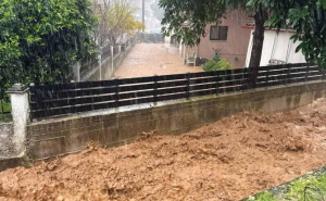 Poplave pogodile poznato turističko odredište: "Odsječeni su od ostatka svijeta"