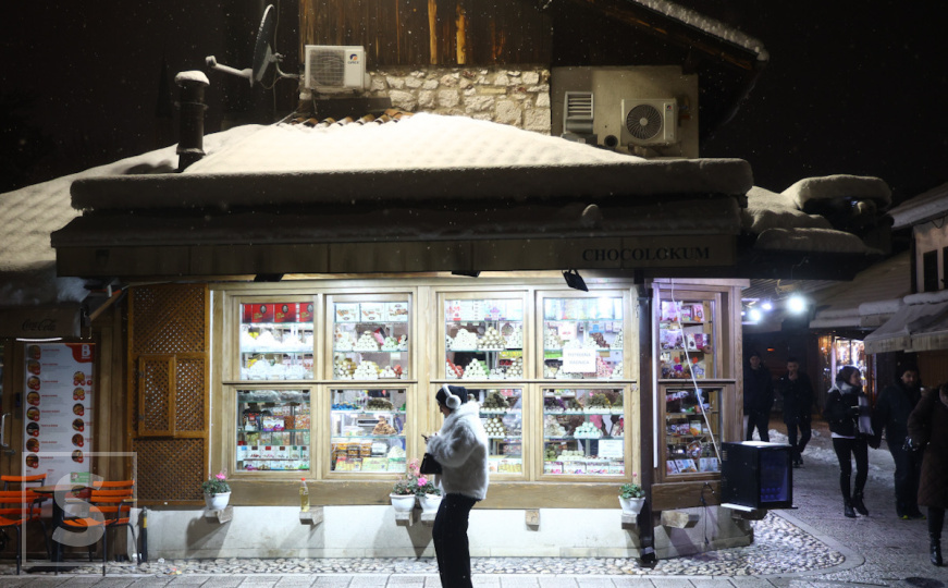 Prizori kao iz snježne bajke: U Sarajevu vlada prava zimska čarolija