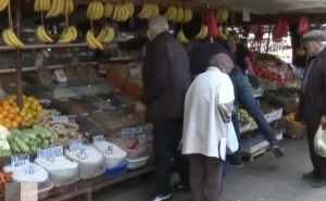 Teška svakodnevnica: Dok se vlast hvali rekordnim prihodima, građani prevrću svaku marku da prežive