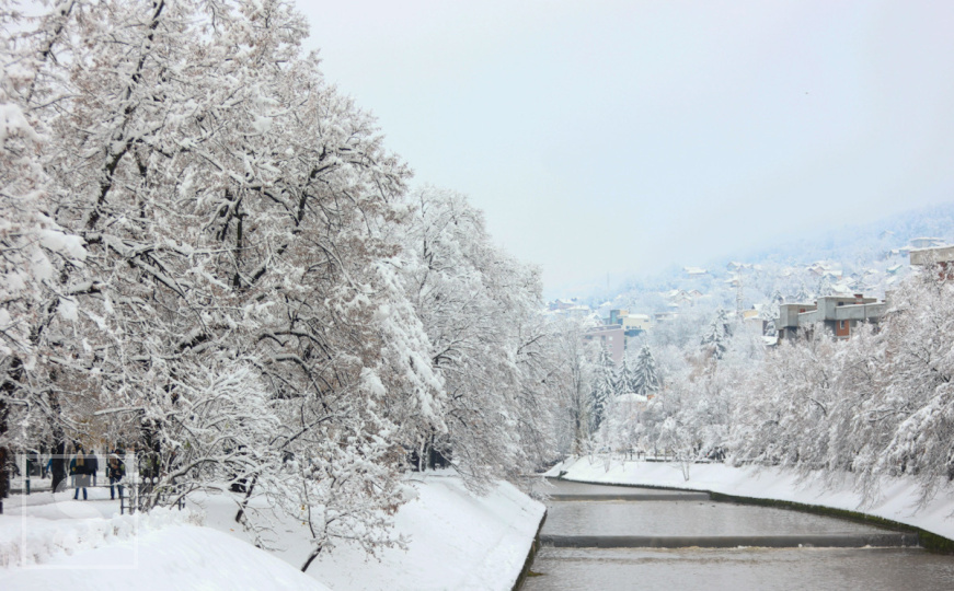 Magija zime u Sarajevu: Prelijepi prizori snježnog Vilsonovog šetališta