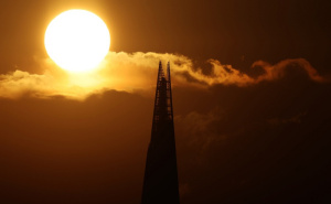"Kao pad Ikara": Pogledajte nevjerovatnu fotografiju padobranca koji kao da pada sa Sunca