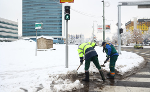 KS | Ko treba čistiti snijeg i led s krovova, ulica, stajališta - i kakve su kazne ako to ne učini?