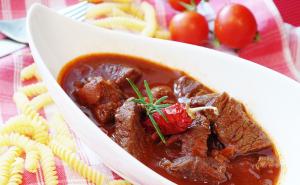 Napravite goveđi gulaš iz snova: U ovom sastojku je tajna