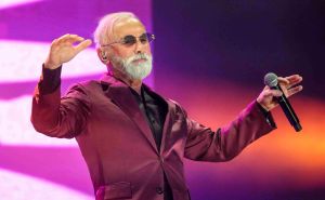 "Kad si rekla da me voliš, prvi put kad si rekla to...": Dino Merlin i pjesma dana