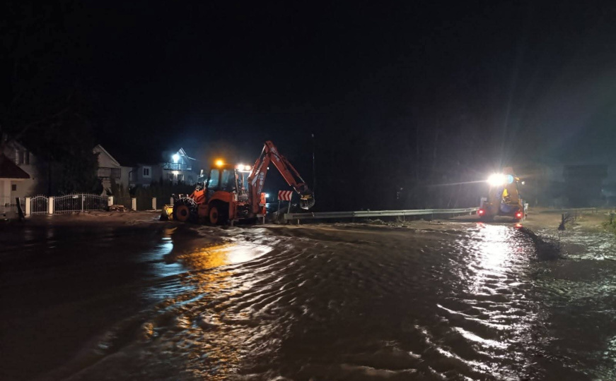 Besana noć za mještane Bugojna: Poplavljene kuće, građani pomagali da se spriječi još veća šteta
