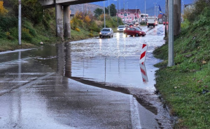 Poplave u Mostaru: Podvožnjak na sjevernom ulazu pod vodom, vozila ostala u kvaru