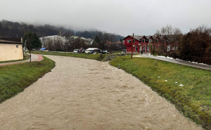 Objavljeno upozorenje za učenike OŠ Gornji Vakuf i njihove roditelje: Opasno povišen vodostaj Vrbasa