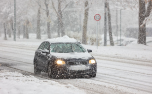 Čekate li zimi da se motor zagrije na mjestu ili odmah krećete? Ovo praksa je zapravo ispravna