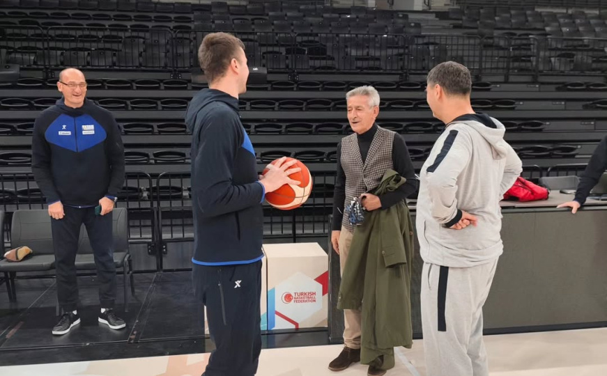 Podrška od legende: Bogdan Tanjević posjetio Zmajeve u Istanbulu