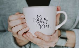 Uklonite smeđe mrlje sa omiljene šolje: Trik koji garantuje rezultate