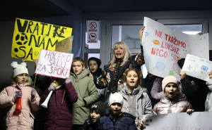 OŠ Vladislav Skarić u Sarajevu | Roditelji i djeca poslali poruku: "Ne tražimo luksuz, nego salu"