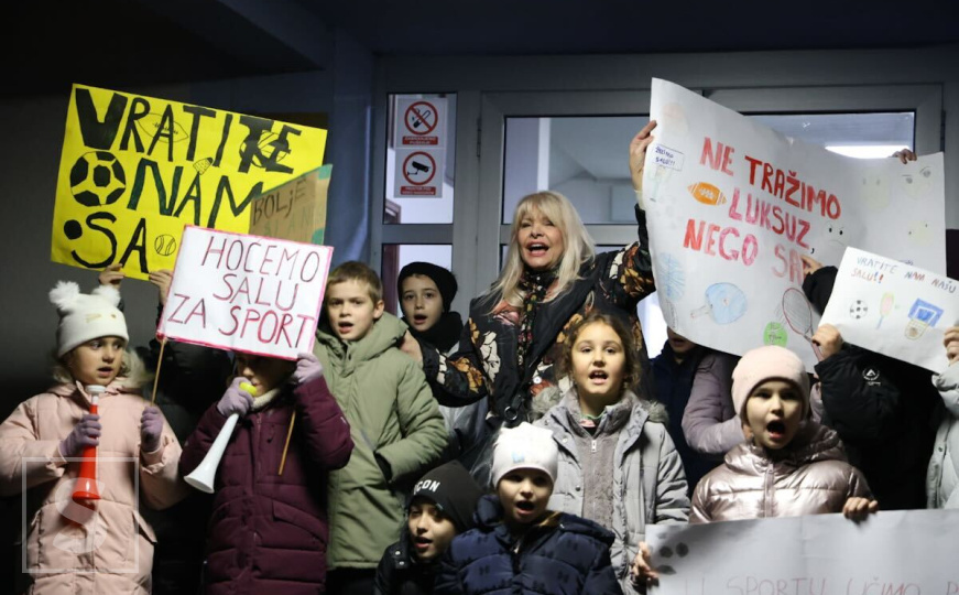 OŠ Vladislav Skarić u Sarajevu | Roditelji i djeca poslali poruku: "Ne tražimo luksuz, nego salu"