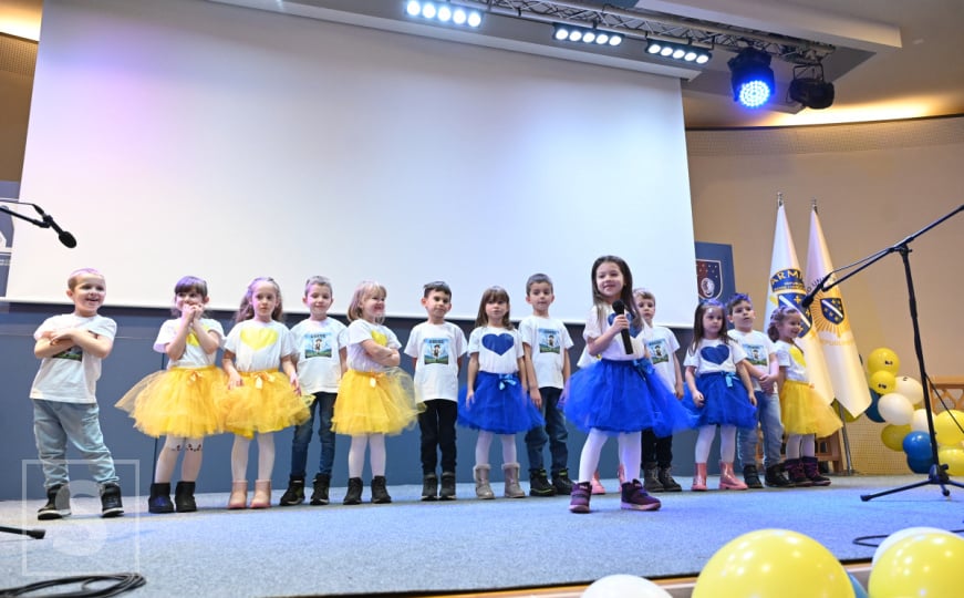 "Ovo je zemlja moja": Djeca Sarajeva premijerno izvela patriotske pjesme nastale u ratu