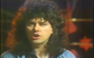 Kerber i pjesma dana: "Ja sam ulica za tvoj povratak, između jave i sna…"