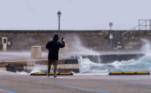 Orkanska bura stvara velike probleme u Hrvatskoj: Na jednoj lokaciji izmjeren udar od 144 km/h