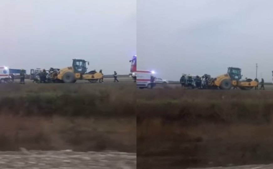 Teška nesreća u Srbiji: Četiri osobe poginule kada je kombi udario u parkirani valjak