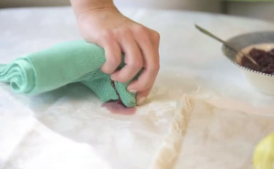 Kako očistiti mrlje na stolnjacima: Potrebna su vam samo dva sastojka