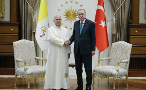 Prvo službeno putovanje pape Lava XIV: Šef Vatikana stigao u Tursku, dočekao ga Erdogan
