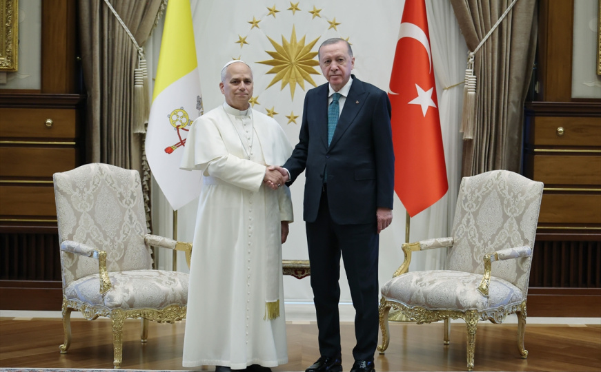 Prvo službeno putovanje pape Lava XIV: Šef Vatikana stigao u Tursku, dočekao ga Erdogan