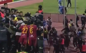 Neviđeni haos na terenu: Utakmica u Boliviji završena s rekordnih 17 crvenih kartona