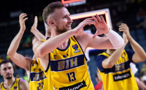 Musa iz Dubaija na laptopu bodrio Zmajeve protiv Turske i objavio detalj koji je sve oduševio