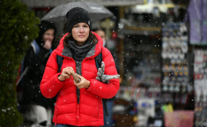 Veju pahulje, ulice zabijelile: Prošetajte s nama snježnim Sarajevom