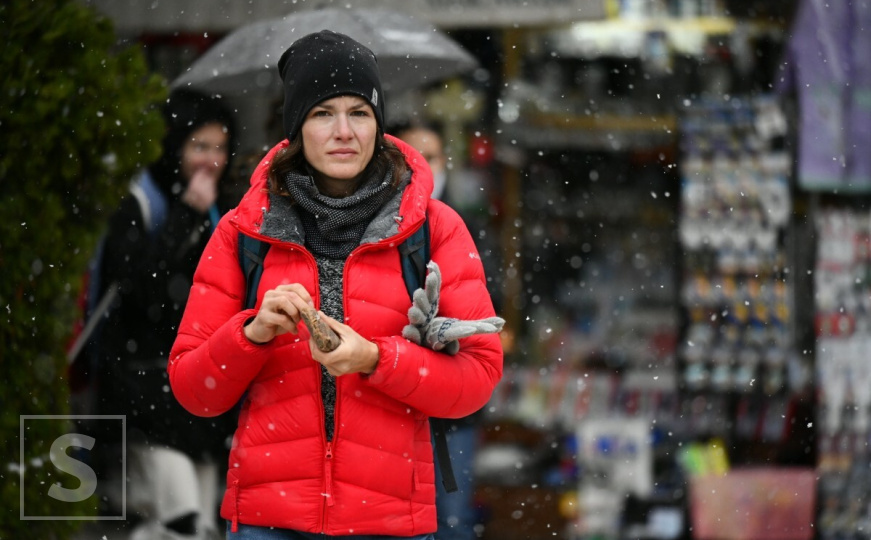 Veju pahulje, ulice zabijelile: Prošetajte s nama snježnim Sarajevom