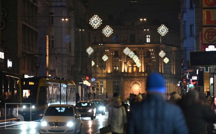 Sarajevo u novogodišnjem duhu: Pogledajte kako je grad ukrašen povodom zimskih praznika