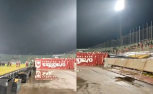 Ishod utakmice na Koševu razljutio navijače Bordo Tima: Gađali igrače grudvama sa tribina