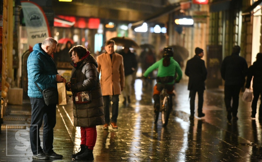 Sjaj Sarajeva u hladnoj noći i šetnja koja grije dušu: Uživajte u fotografijama iz centra grada