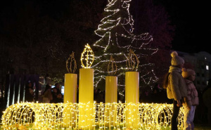 Počeo je Advent u Mostaru: Posjetioce očekuje bogat program i zabava do ponoći