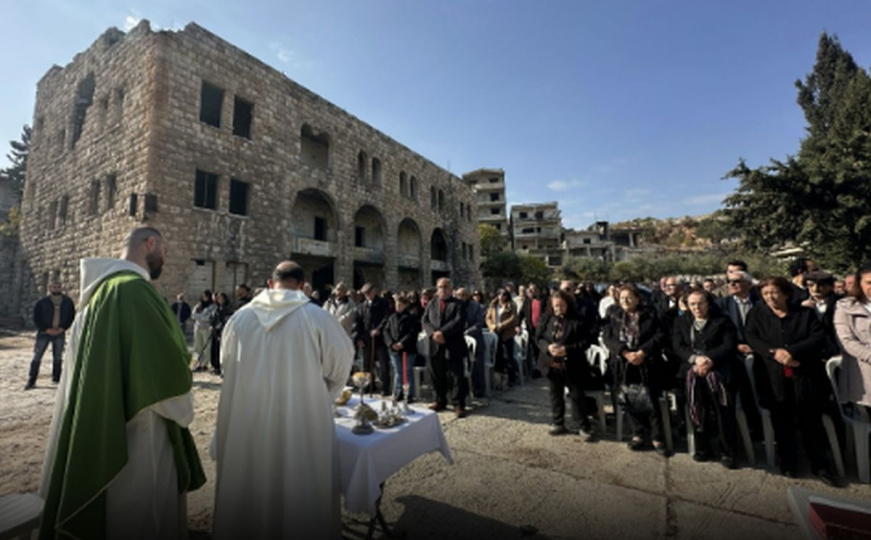 Povratak nade: Kršćanske porodice prvi put nakon 14 godina održale misu u Siriji u seoskoj crkvi