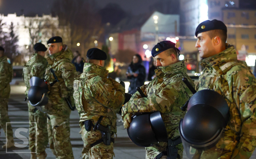 Velike policijske snage na Skenderiji pred utakmicu BiH - Srbija